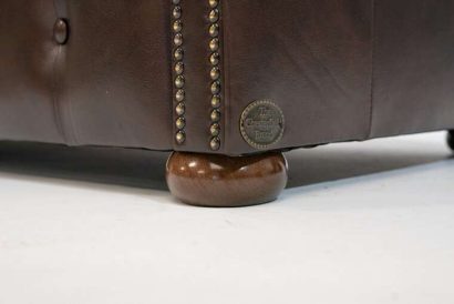 Chesterfield-Dvosjed-Class-Leather-2-sjedista-Cloudy-Brown-Dark-3 Ručno rađeni Chesterfield