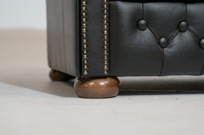 Chesterfield-Garnitura-First-Class-Leather-6-sjedista-Shiny-Black-4 Kožna Chesterfield sofa